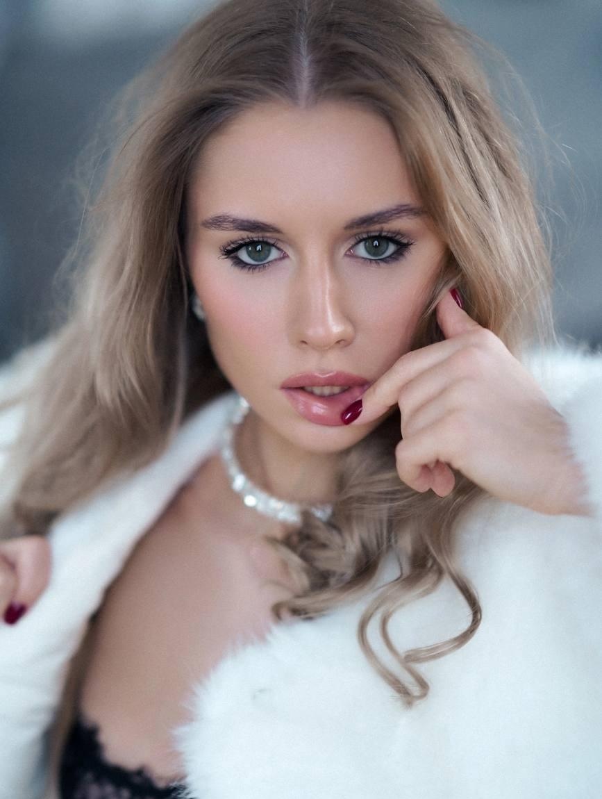 Инна привлекальеная девушка из Боровска цена от 6000 руб