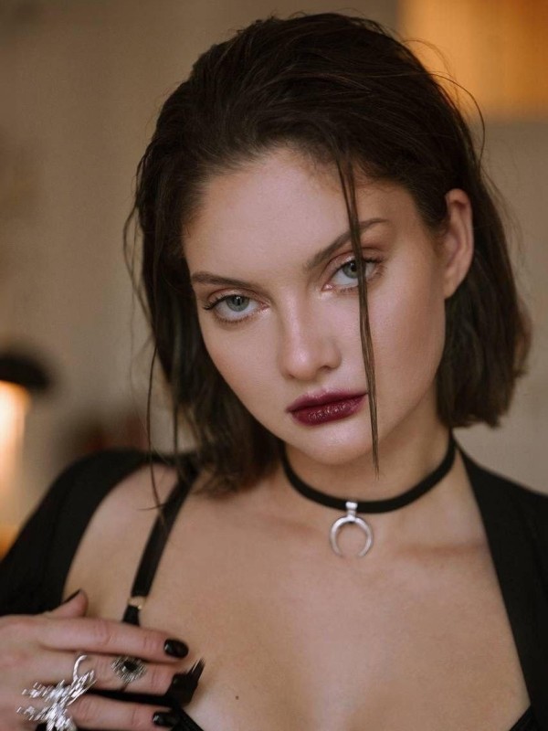 Эллочка привлекательная девушка из Боровска цена от 5000 руб