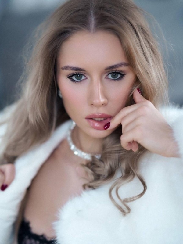 Инна привлекательная девушка из Боровска цена от 6000 руб